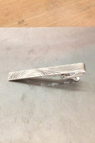 Tie Bar, Wind